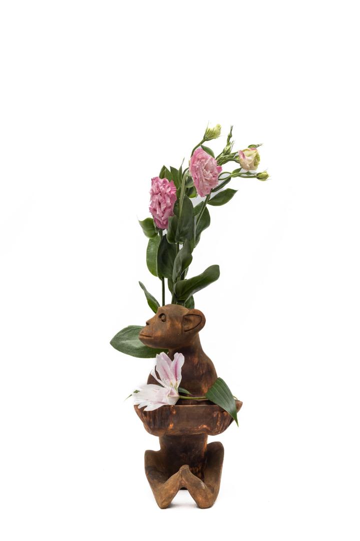 Giraffe sculptural floral sculpture