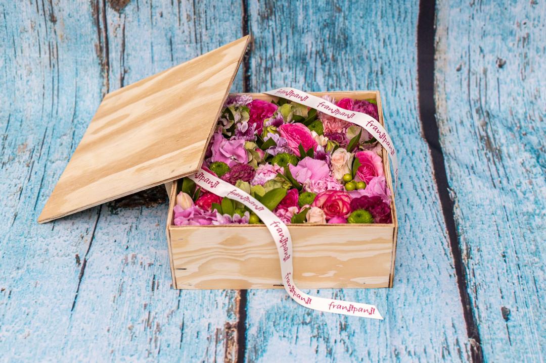 Pink rose wooden flower box detail